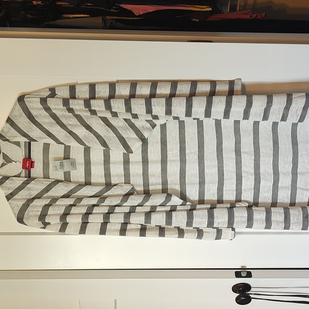 Daytrip nwt womens size medium duster long sleeve flyaway stripped cardigan